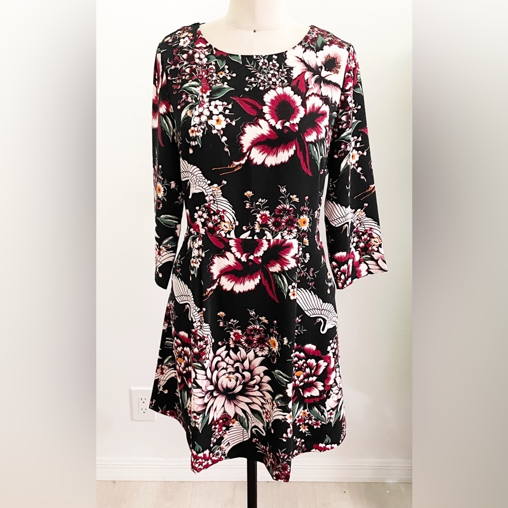 Nicole Miller black floral, bird print dress. Pockets. Washable. Size 8.